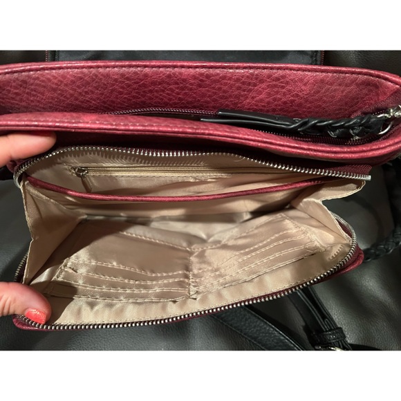 Concealed Carry Skylar Crossbody - Picture 4 of 5